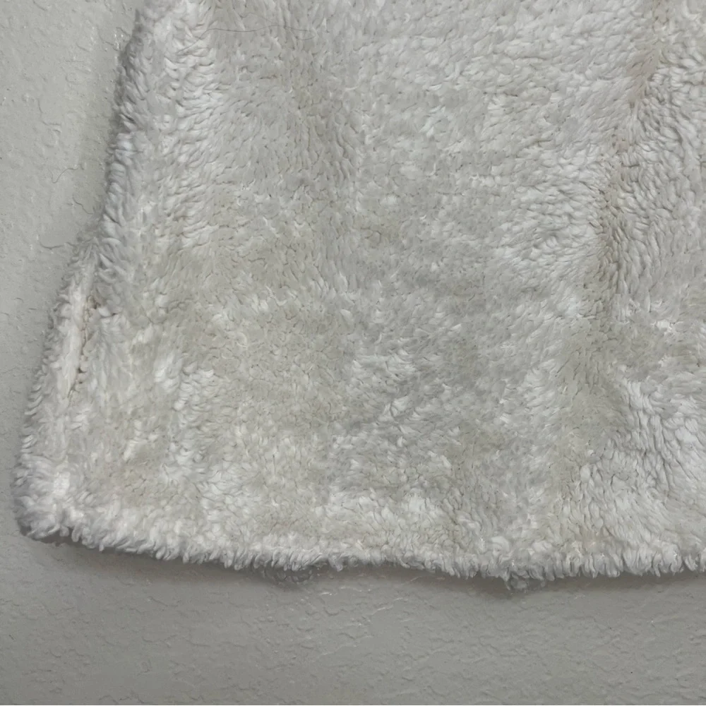 Old‎ Navy white fleece vest size 3t